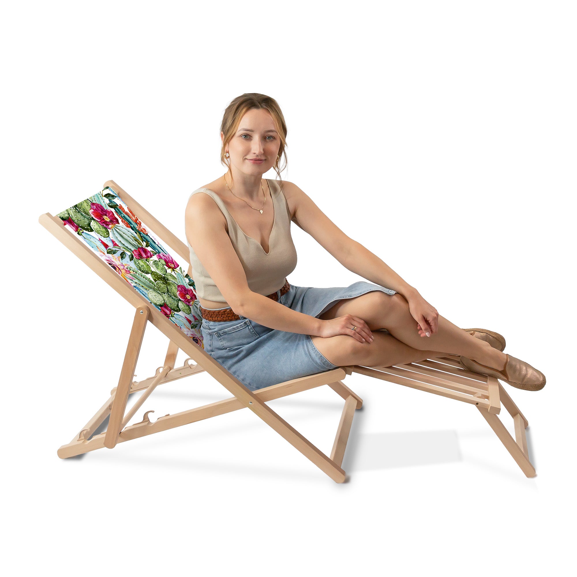 Holzliegestuhl mit Fußhocker aus Holz Blumen und Kakteen