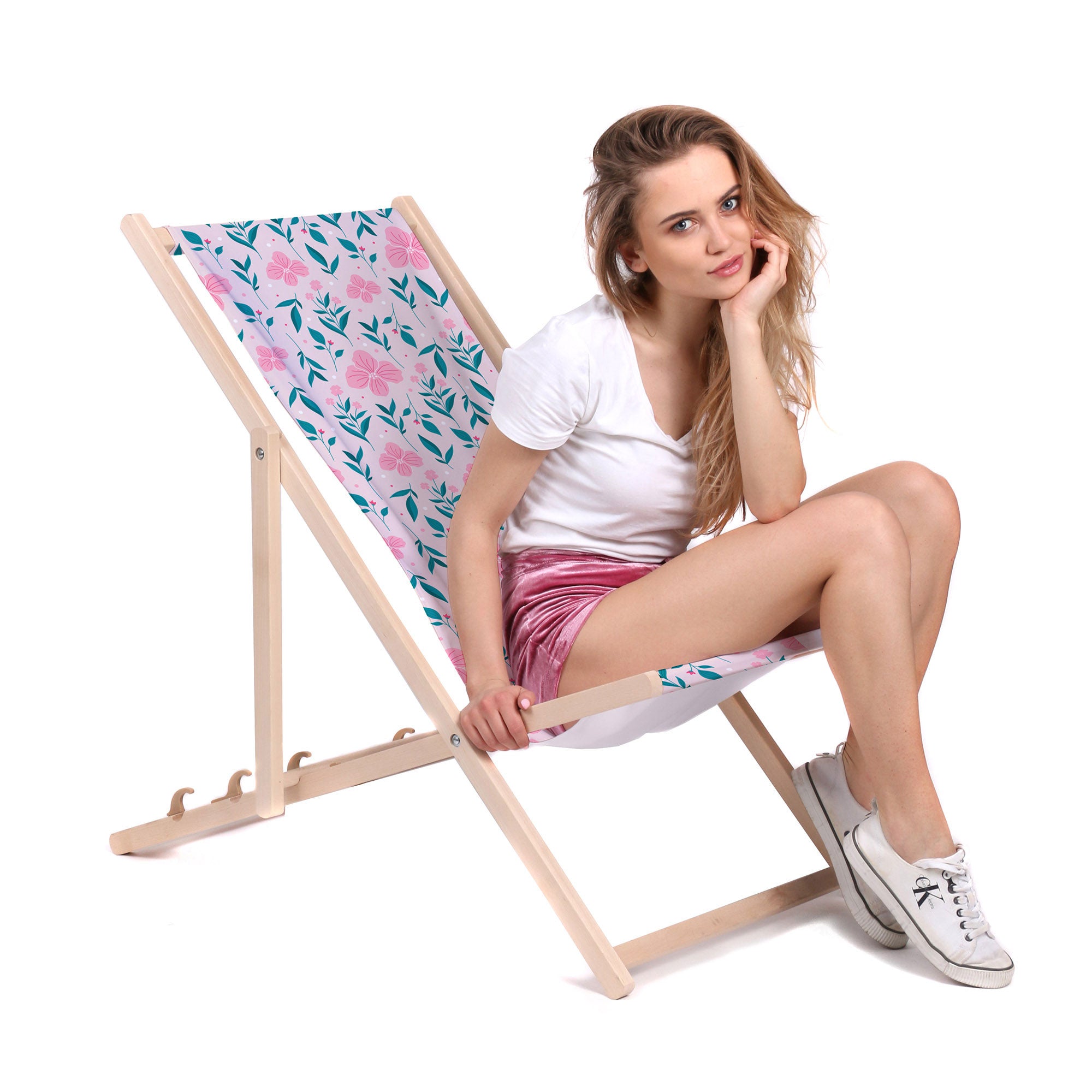 Wooden Deck Chair Delicate Pink Flowers-M