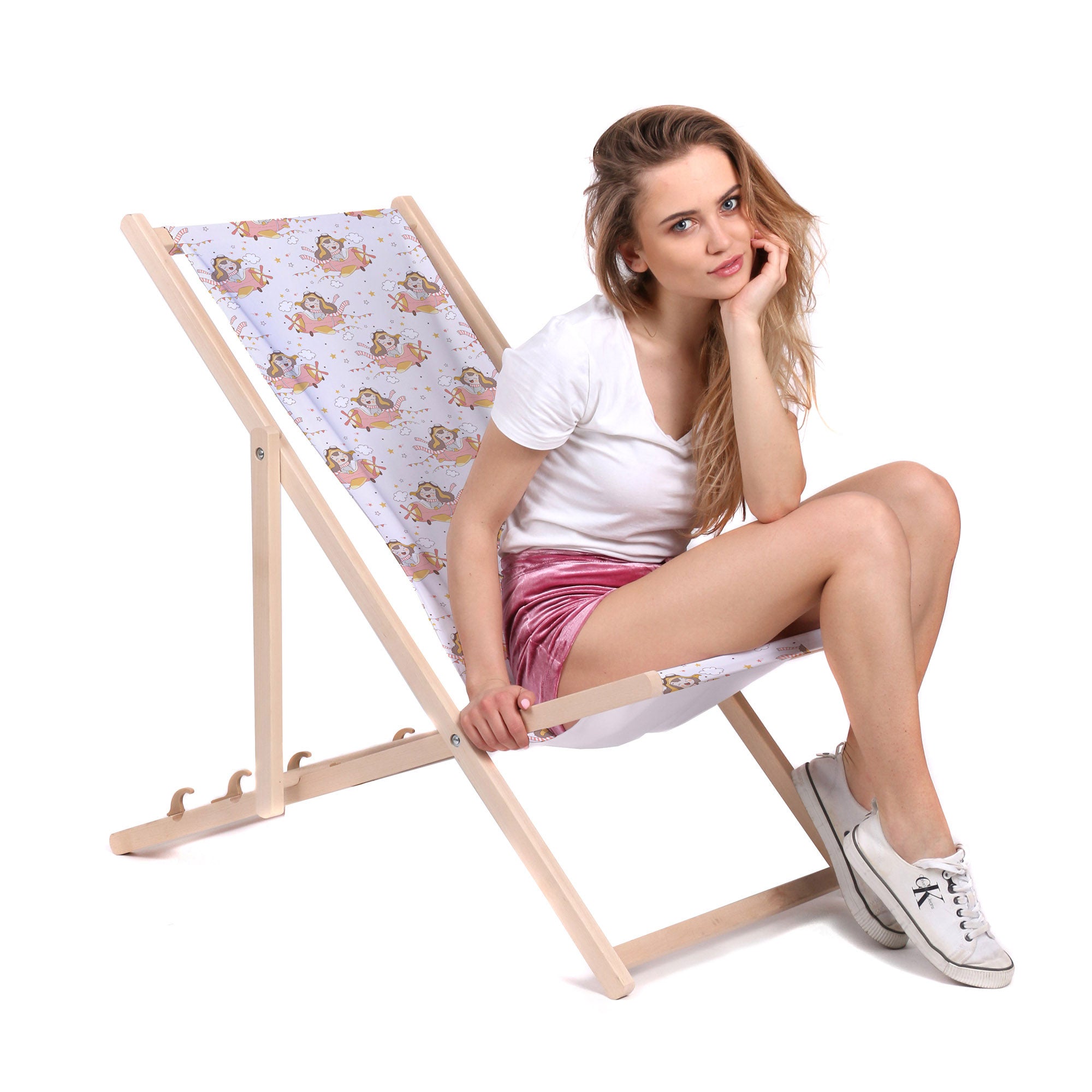 Wooden Deck Chair Happy Girl in the Plane-M